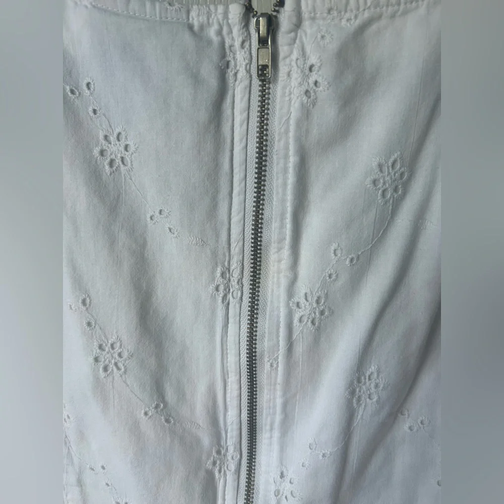 Cute white floral eyelet/broderie anglaise sun dress - size medium (M)